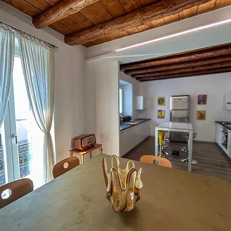 & Charme In Un Palazzo Storico Di Apartamento *
